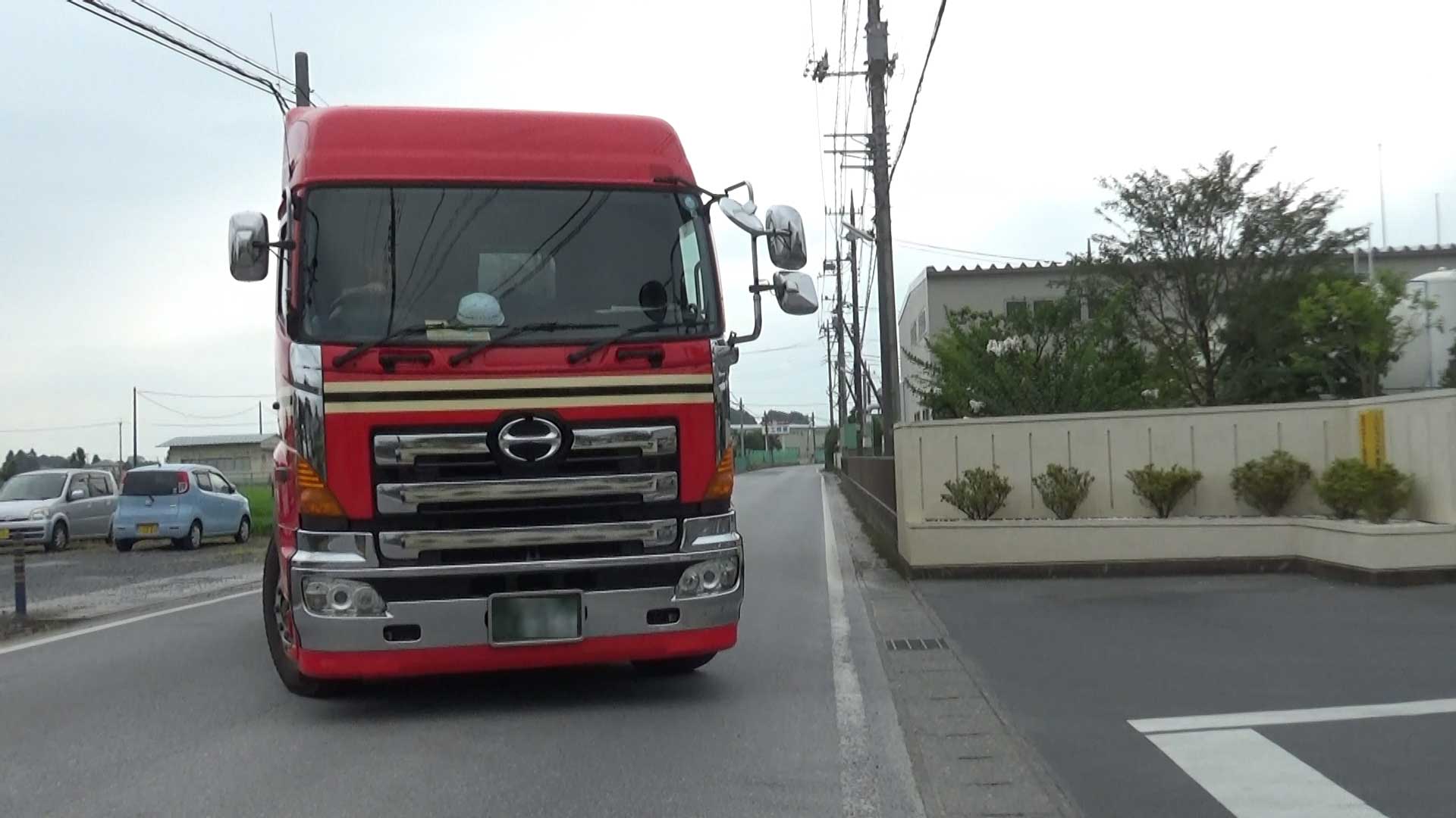 トレーラー到着