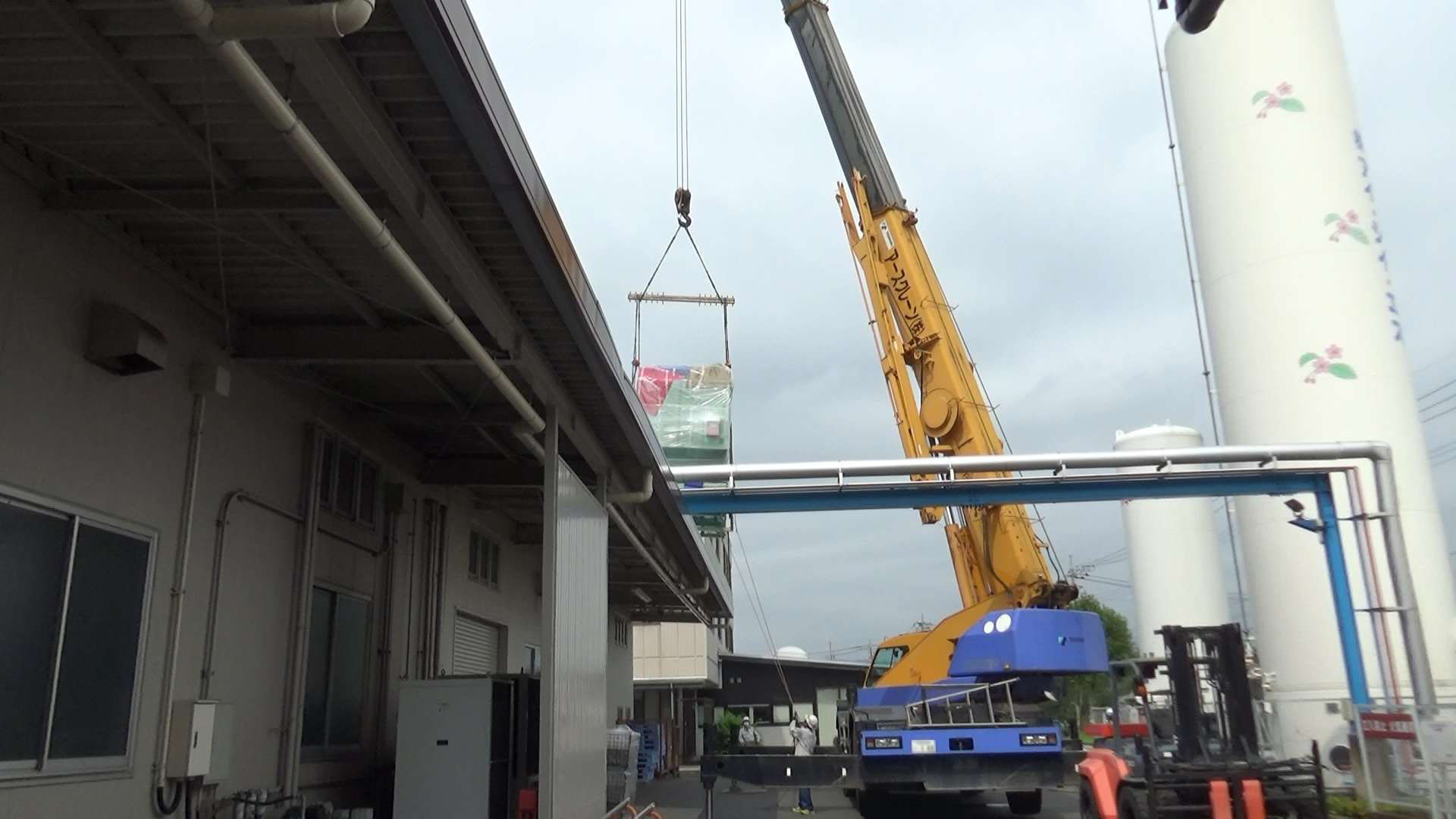 屋根の上を通して反対側へ